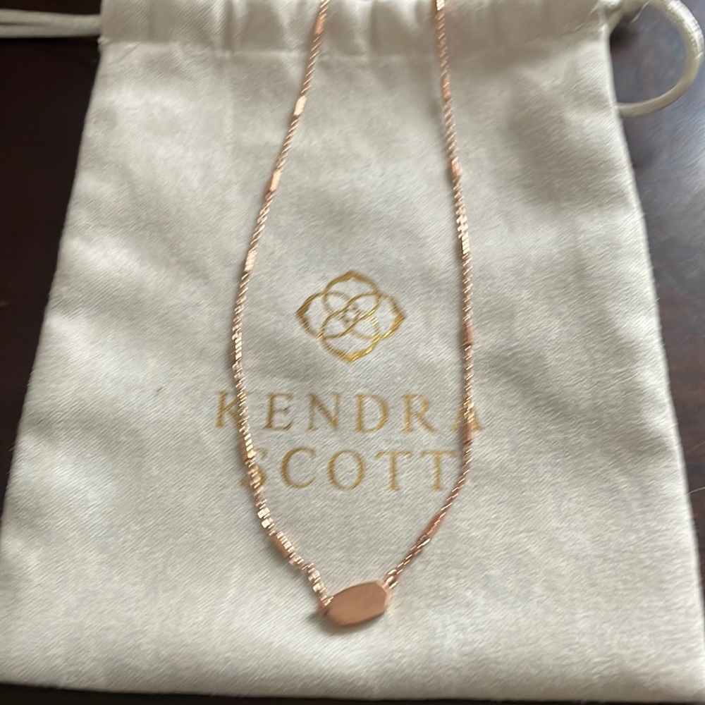 Kendra Scott rose gold necklace